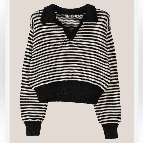 Embossed Striped Split V Neck Knit Sweater in Navy and White L - Picture 11 of 12